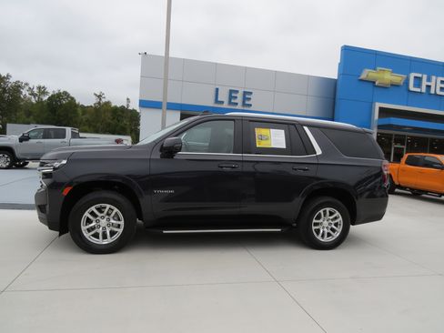 Used 2022 Chevrolet Tahoe LT w/ Luxury Package image 2