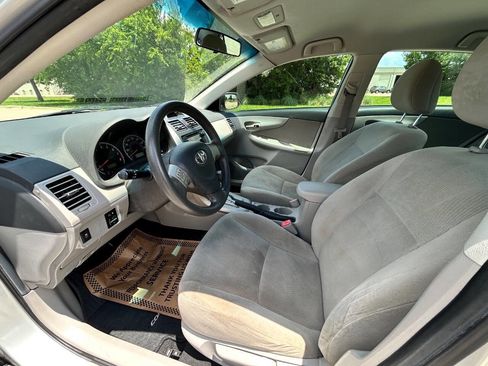 Used 2013 Toyota Corolla LE FWD image 12