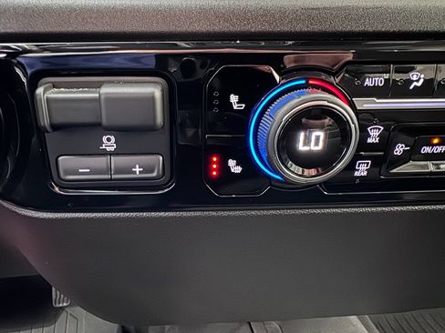 Certified 2024 Chevrolet Silverado 2500 LT AWD/4WD image 24