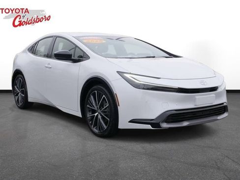 Used 2025 Toyota Prius XLE image 3