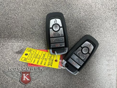 Used 2022 Ford Escape SE w/ SE Sport Appearance Package image 26