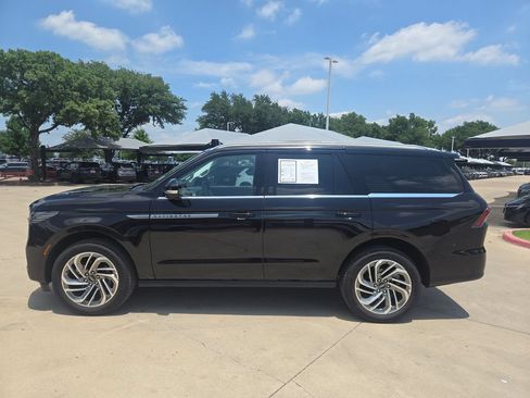 Used 2026 Lincoln Navigator Reserve AWD/4WD image 3