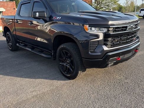 Used 2024 Chevrolet Silverado 1500 LT Trail Boss w/ LT Trail Boss Premium Package AWD/4WD image 2