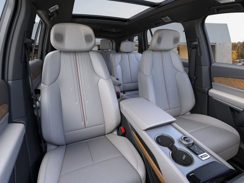 New 2026 Cadillac Vistiq Premium Luxury w/ LPO, Floor Liner Package AWD/4WD image 16