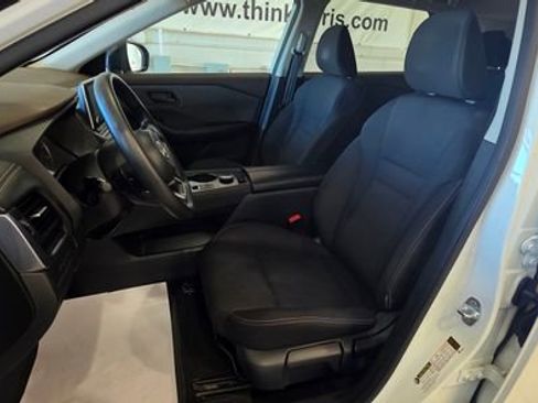 Used 2023 Nissan Rogue S image 14