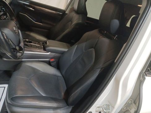 Used 2021 Toyota Highlander Limited image 13