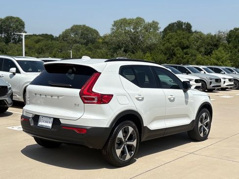 New 2026 Volvo XC40 B4 Core w/ Protection Package Premier image 4