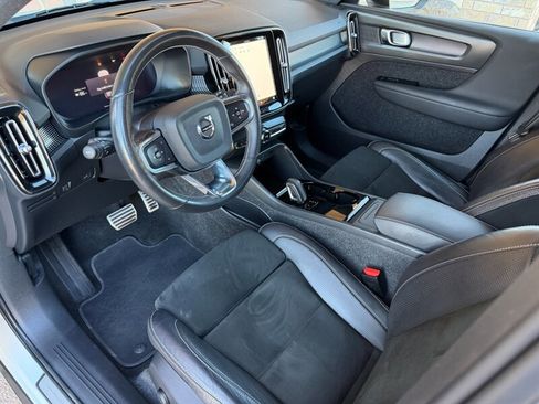Used 2021 Volvo XC40 P8 Recharge image 2