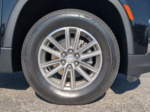 Used 2023 Chevrolet Traverse LT image 11