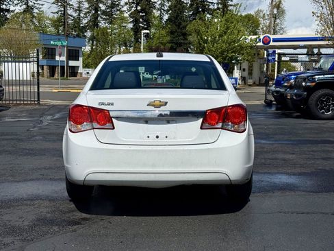Used 2015 Chevrolet Cruze LS image 6