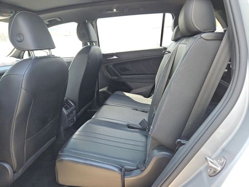 Used 2022 Volkswagen Tiguan SE R-Line image 9