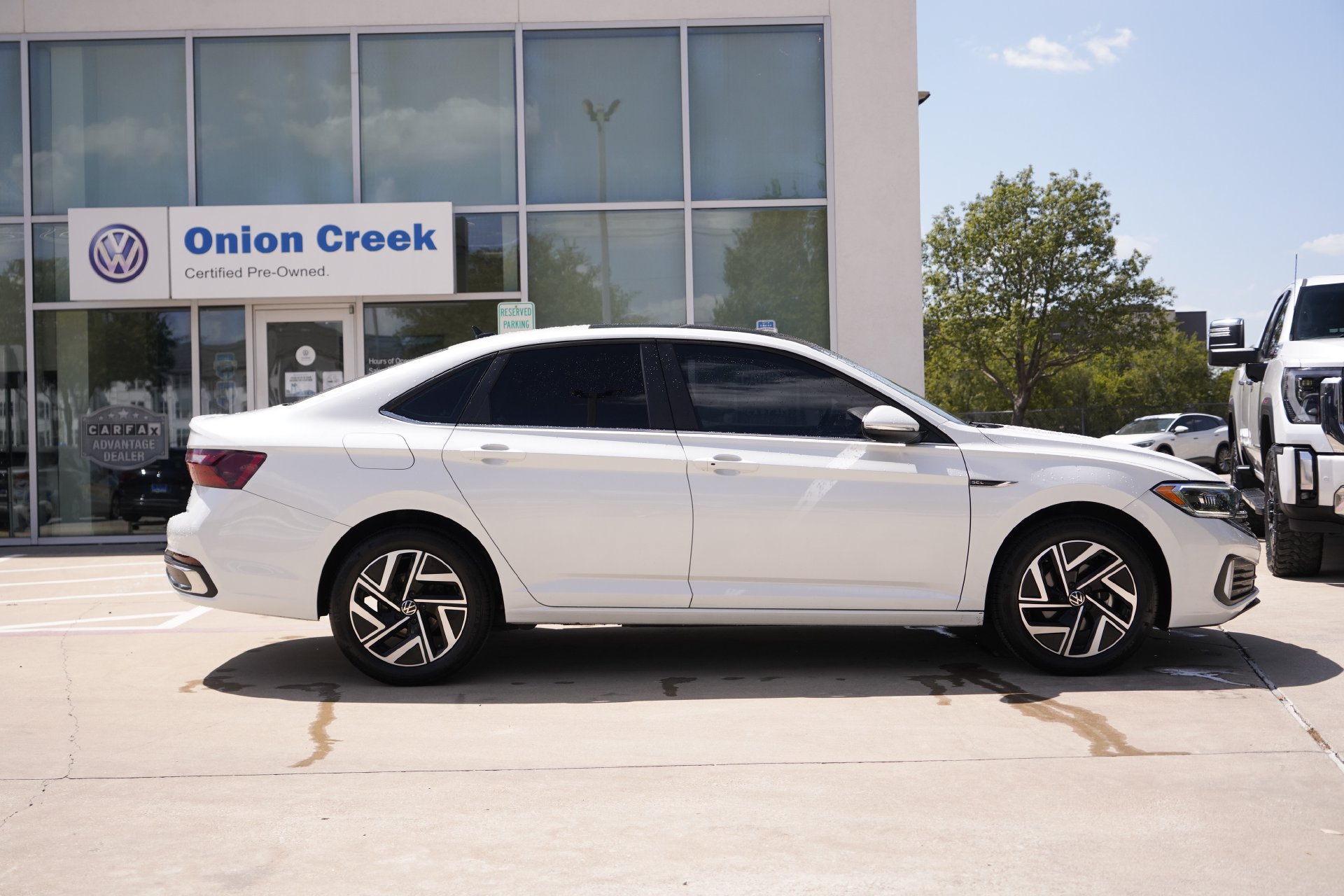 Used 2024 Volkswagen Jetta SEL FWD image 4