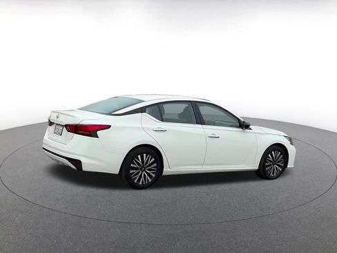 Used 2025 Nissan Altima 2.5 SV image 15