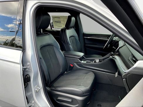 New 2026 Jeep Grand Cherokee Altitude AWD/4WD image 19