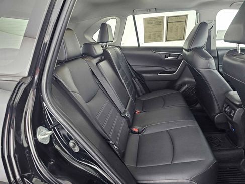 Used 2022 Toyota RAV4 XLE Premium image 24
