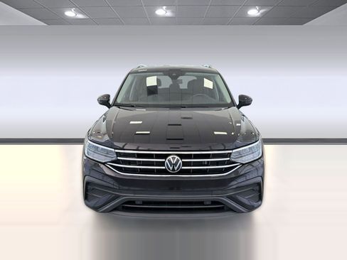 Certified 2024 Volkswagen Tiguan SE image 6