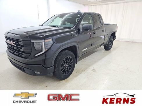 Used 2023 GMC Sierra 1500 Elevation AWD/4WD image 1