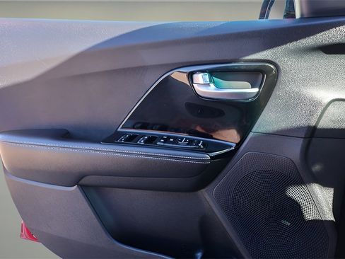 Used 2022 Kia Niro EX w/ Cold Weather Package image 17