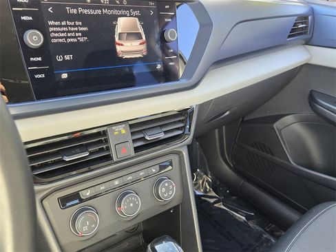 Used 2022 Volkswagen Taos SE w/ Driver Assistance Package image 23