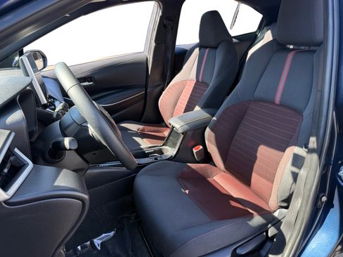 Used 2025 Toyota Corolla SE w/ SE Premium Package image 9