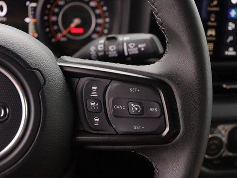 Used 2025 Jeep Wrangler Unlimited Rubicon AWD/4WD image 12