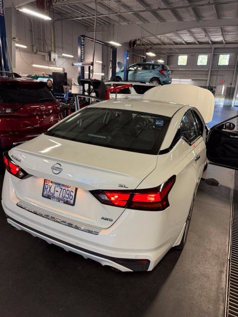 Used 2023 Nissan Altima 2.5 SL AWD/4WD image 4