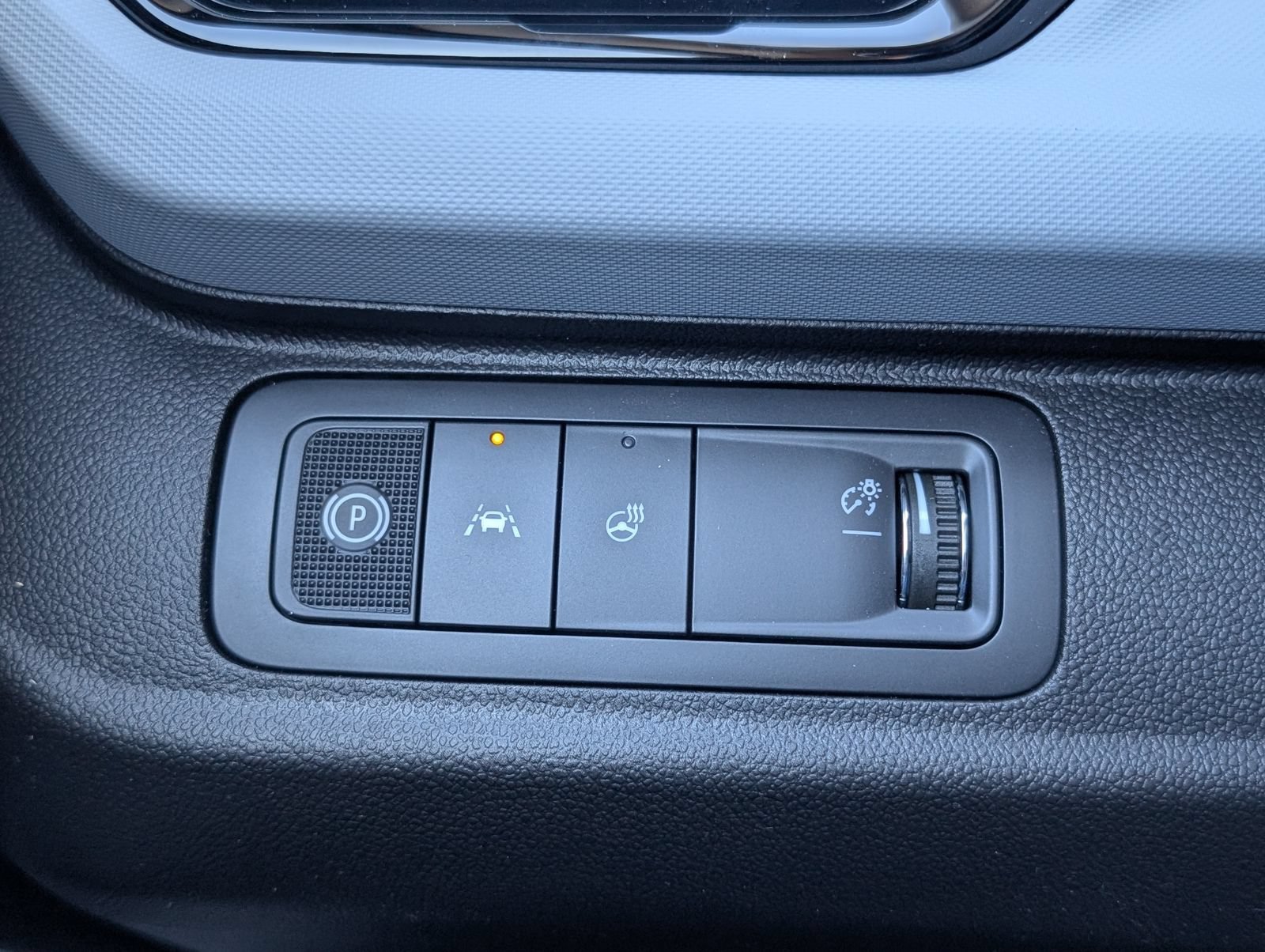 New 2027 Chevrolet Bolt LT w/ Comfort Package FWD image 17