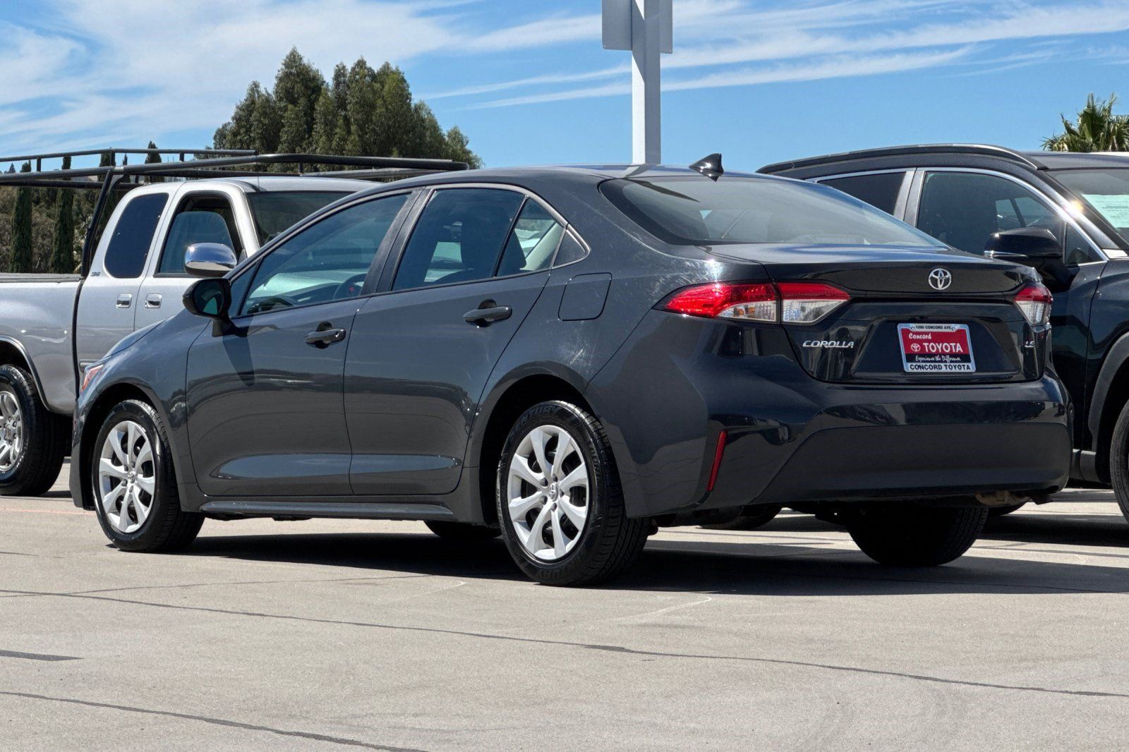 Used 2025 Toyota Corolla LE FWD image 3