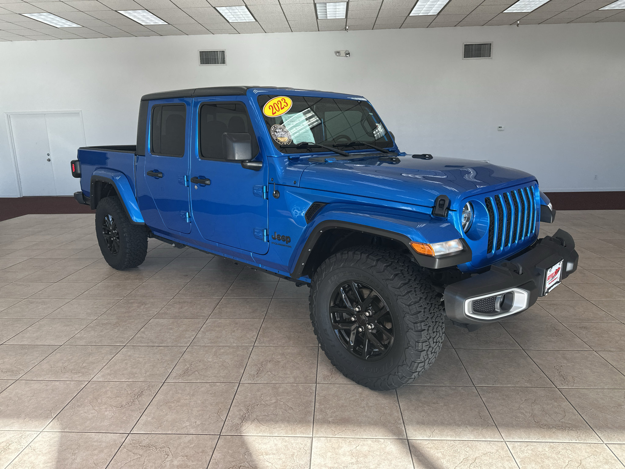 Used 2023 Jeep Gladiator Sport AWD/4WD image 3