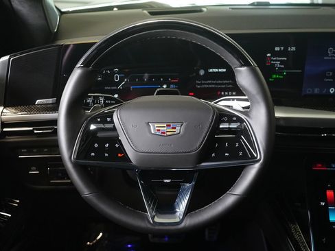 Used 2025 Cadillac Escalade V w/ LPO, ONYX Package AWD/4WD image 17