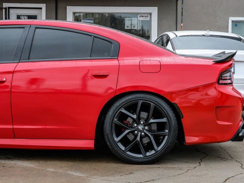 Used 2019 Dodge Charger R/T image 16