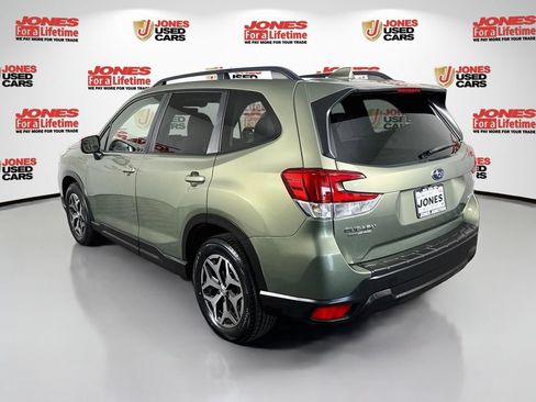 Used 2021 Subaru Forester Premium AWD/4WD image 2