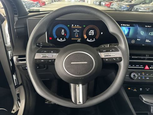 Used 2025 Hyundai Santa Cruz SE FWD image 14