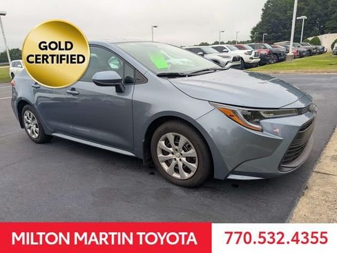 Used 2025 Toyota Corolla LE FWD image 2