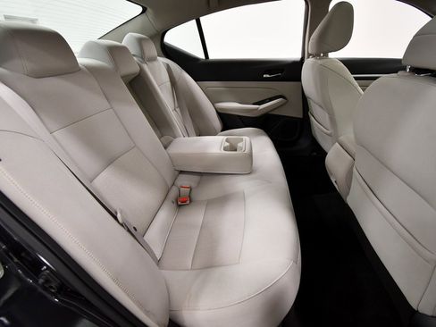 Used 2021 Nissan Altima 2.5 SV w/ SV Premium Package image 17