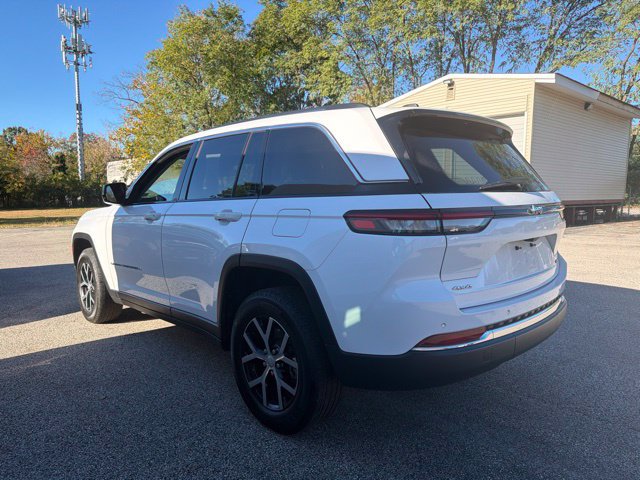Used 2023 Jeep Grand Cherokee Limited AWD/4WD image 6