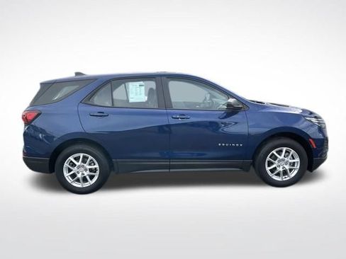 Used 2022 Chevrolet Equinox LS w/ Driver Confidence II Package AWD/4WD image 17