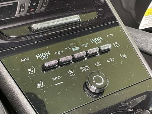 Used 2021 Porsche Macan image 32