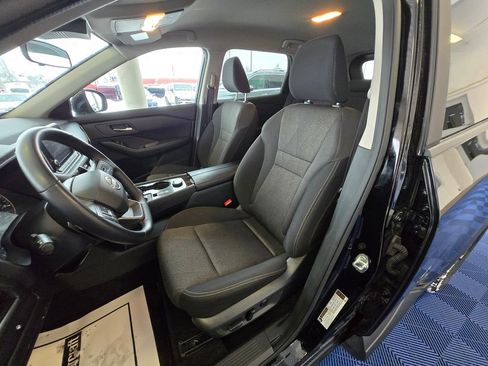 Used 2025 Nissan Rogue SV image 9