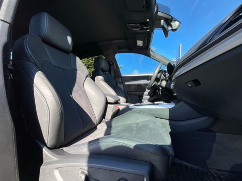 Used 2024 Audi Q5 e Prestige image 12