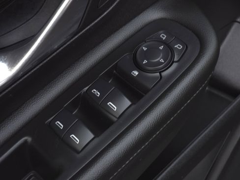 Used 2024 GMC Terrain SLE image 21