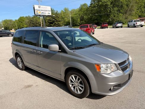 Used 2018 Dodge Grand Caravan SXT FWD image 4