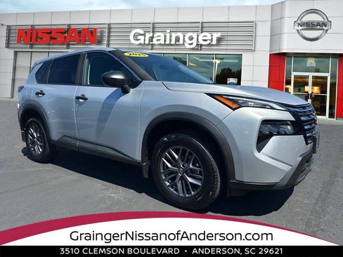 Used 2025 Nissan Rogue S image 1