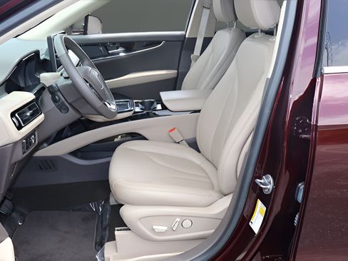 Used 2022 Lincoln Nautilus FWD w/ Premium Package image 14