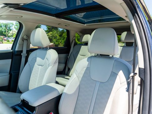 Used 2025 Kia Sorento EX w/ Panoramic Sunroof Package FWD image 21