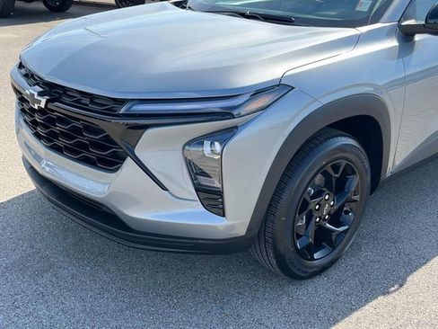 New 2026 Chevrolet Trax LT w/ Midnight Edition FWD image 11