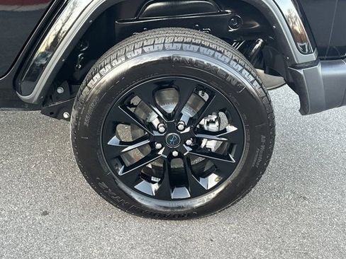 Certified 2025 Jeep Wrangler Unlimited Sahara w/ Safety Group image 20