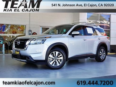 Used 2024 Nissan Pathfinder SL FWD image 2