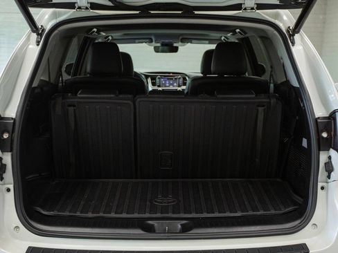 Used 2019 Toyota Highlander SE AWD/4WD image 32