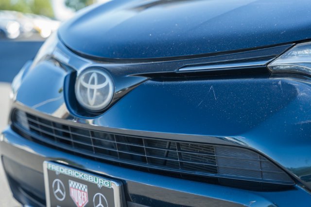 Used 2018 Toyota RAV4 XLE AWD/4WD image 12
